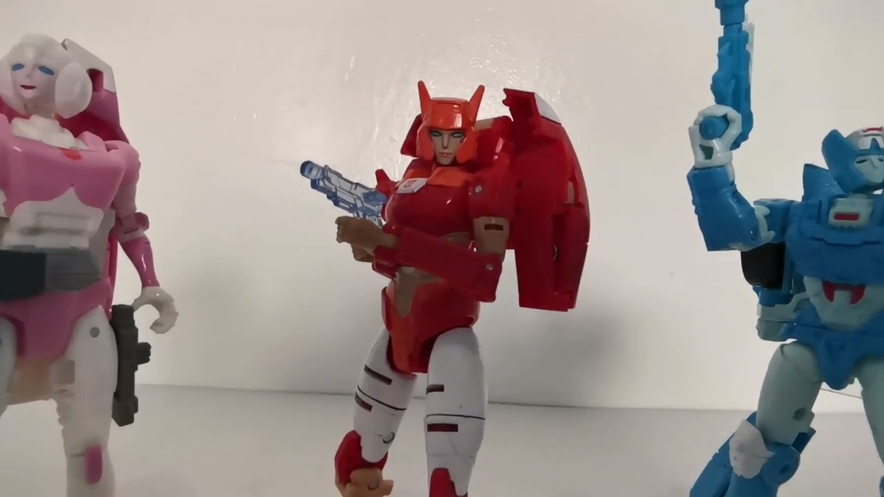 G1 Autobot Sniper Chromia Transformers WFC Siege and other female autobots Hasbro Takara Tomy 2023