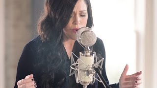 Miniatura de vídeo de "Closer To Your Heart // Kari Jobe // New Song Cafe"