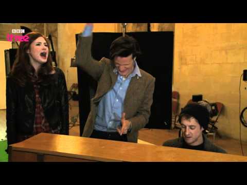 Doctor Who cast sing a Christmas carol - Doctor Wh...