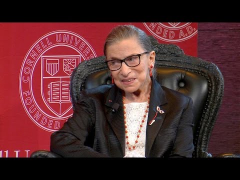 Video: Var Ruth Bader Ginsburg i en sorority?