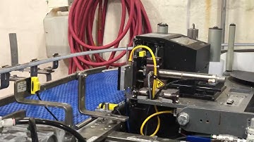 Model 252 Print and Apply Straight Tamp Label Application on Side of Boxes