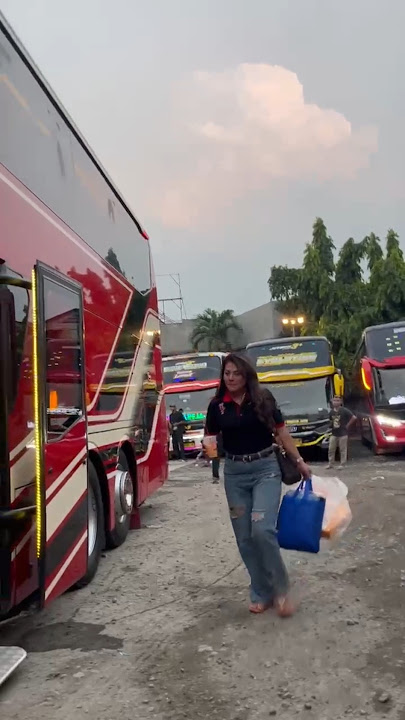 takut di tinggal bus mbak Lina Ozora sampai lari🌹🥰 driver cantik bus Agra mas #shotsviral