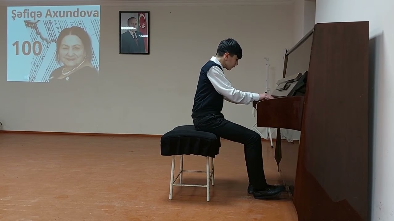 Şəfiqə Axundova 