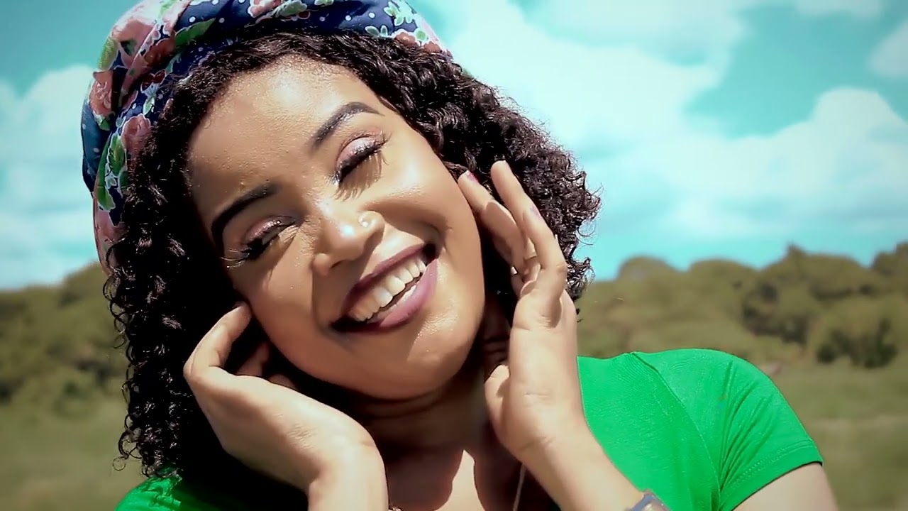 Dama Ija Ikoma za mama Fátima by Menra