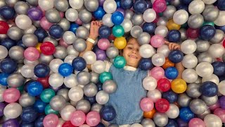 Çocuklar için. Top havuzuna gittik, Ball pit games, soft play, cartoon, çizgi film, fun kid video screenshot 1
