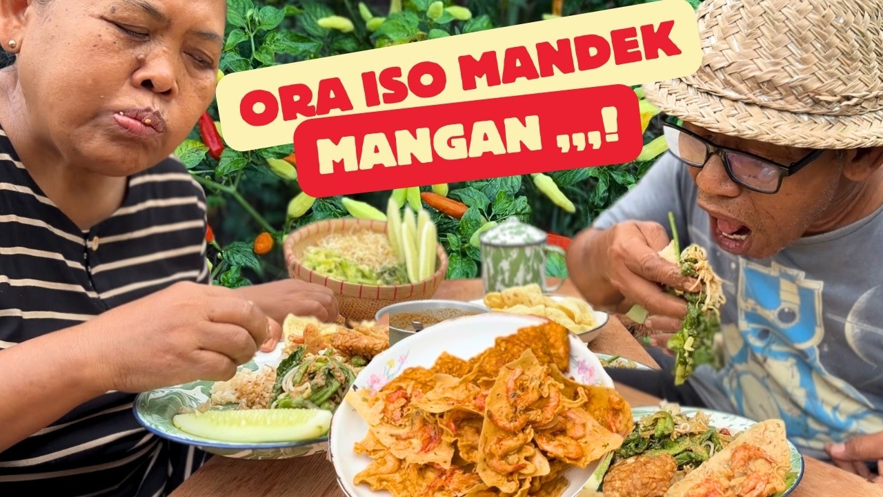 Mangan Pecel Peyek Udang Neng Desa, Rasane Ngene Iki !