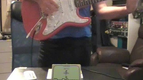 Electro-Harmonix Hum Debugger demo