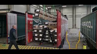 20241114 133248 Laden Profielen In Vrachtwagen Part 15