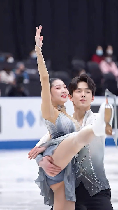 The Beauty of Trust and Desire on Ice #icedance #kpop #iceskating #yiso #gotthebeat #klife #corean