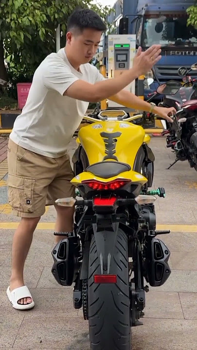 Kawasaki Z1000 Exhaust Sound 💥🤯 #z1000 #kawasakiz1000 #kawasaki10r #shorts