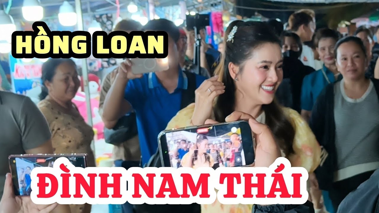 Vừa Đến Bà Con Đình Thần Nam Thái An Biên Ôm Hồng Loan & Vây Kín Xin Chụp Ảnh 