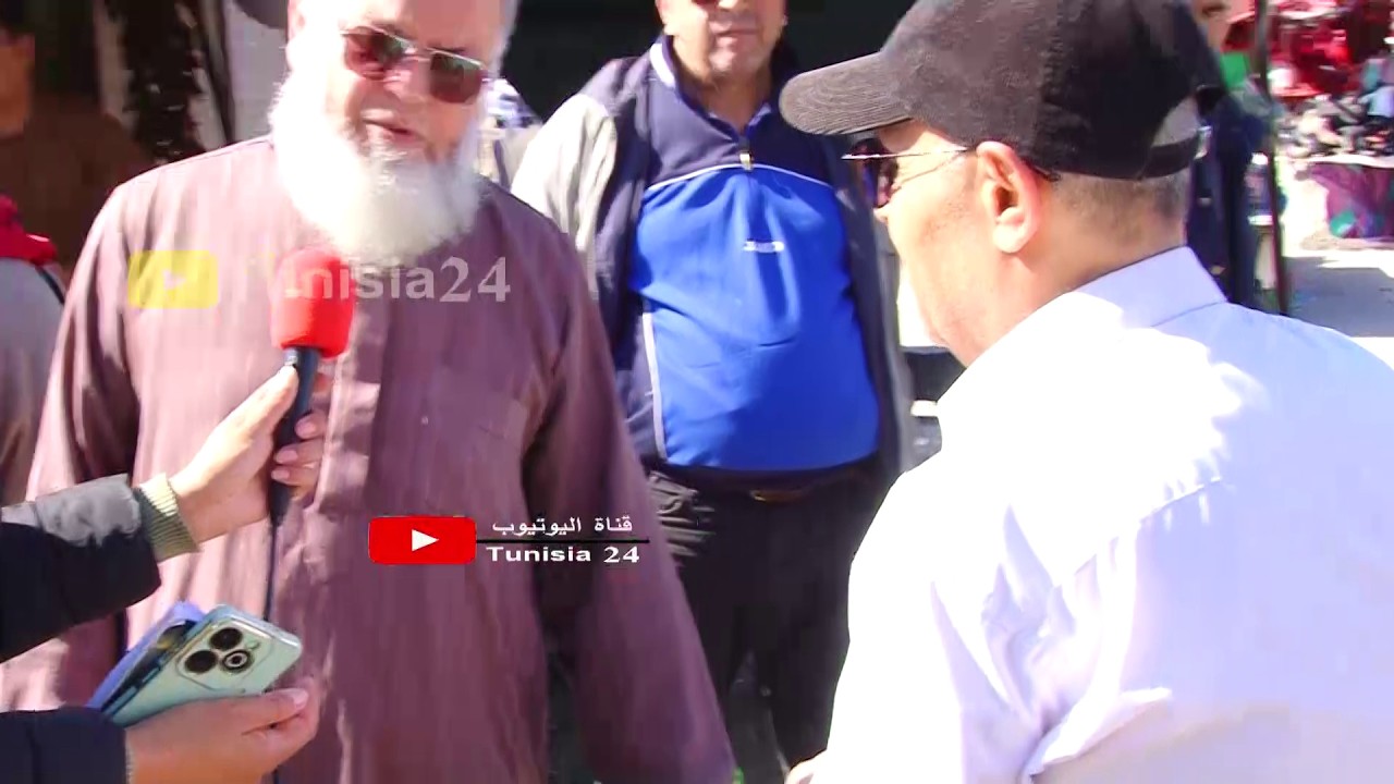 خلاف بين مواطنين حول غلاء المعيشة..واحد إقول الأسعار نار والمواطن محروم..ولاخر يرى أنو عيشتنا فل