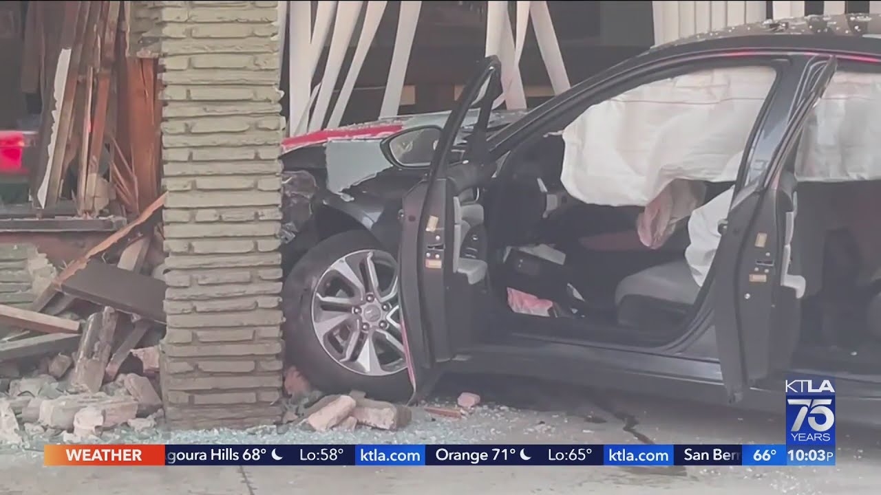 Car crashes into Covina strip mall - YouTube