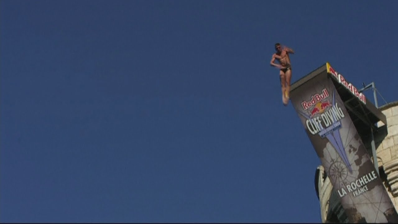Daredevil stunts at Cliff Diving World Series