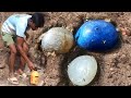 The first time I saw crystals growing in the cracks of rocks ! gem mining in Abandoned Mines