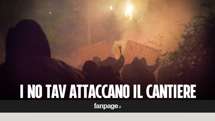 NoTav, notte di violenti scontri in Val Susa: attivisti usano petardi e fuochi d'artificio