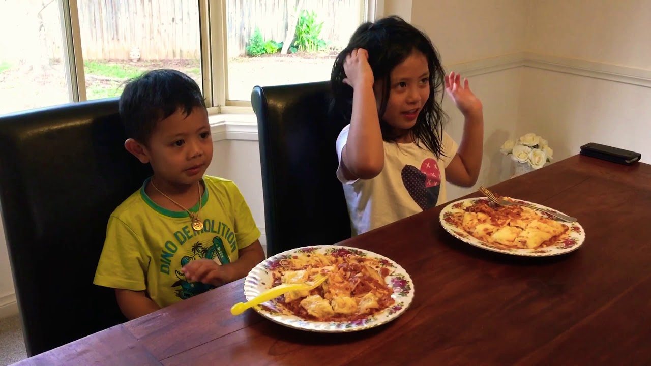 Lasagna Eating Challenge Competition! (စားၾကမယ္ေဟ့ေကာင္းေကာင္း )🥧🥧🥧😱😱🙈