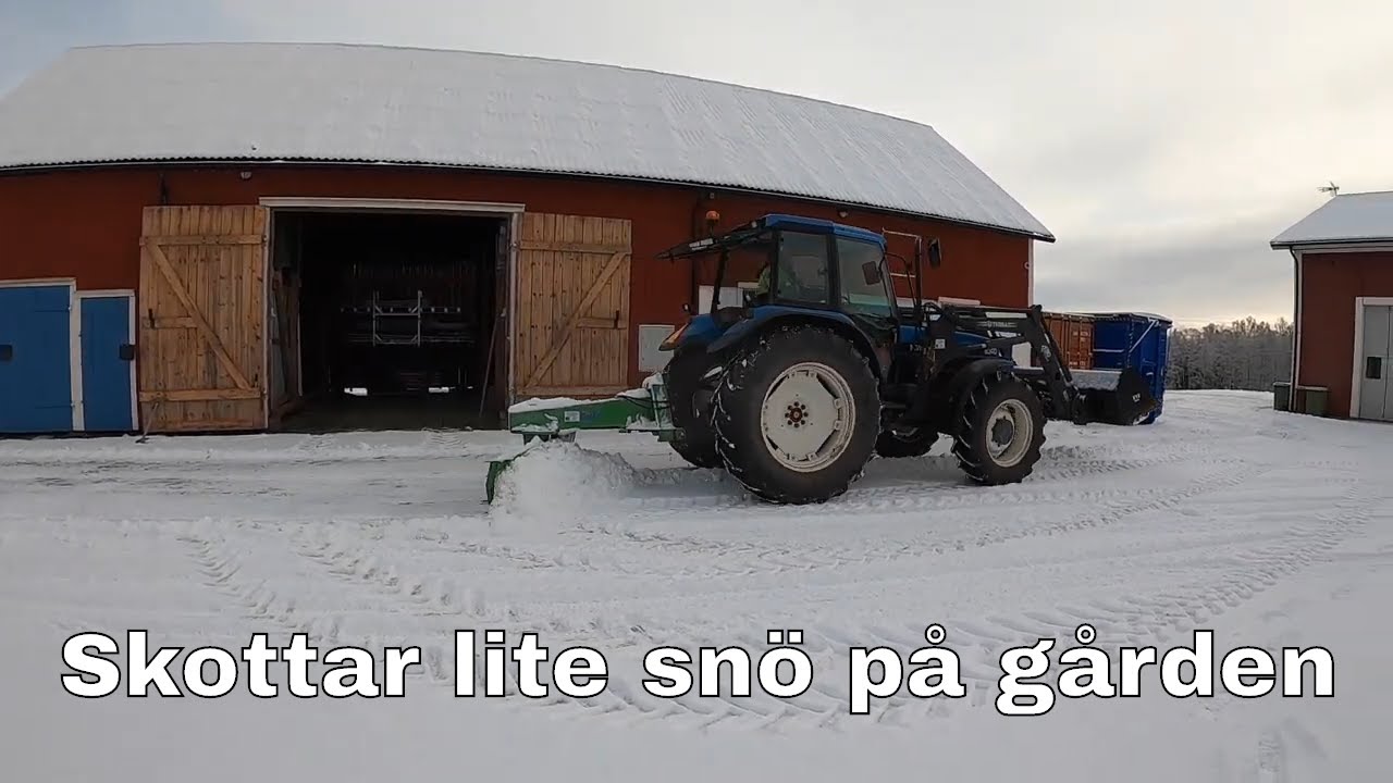 Plogar med traktorn