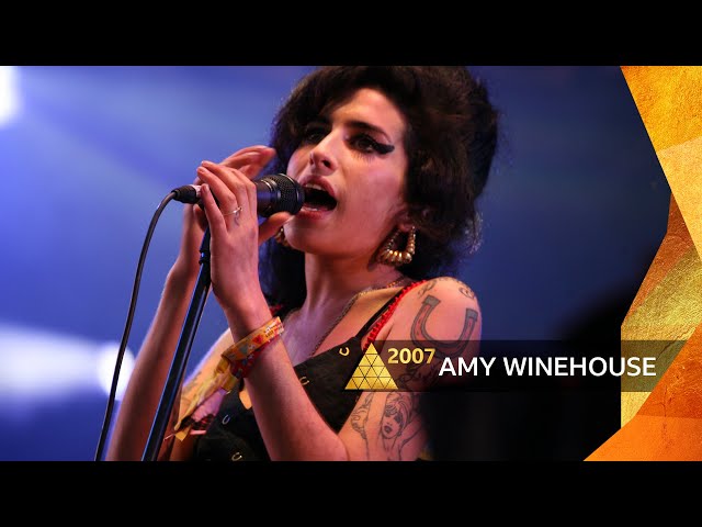 Amy Winehouse - Back To Black (Glastonbury 2007) class=