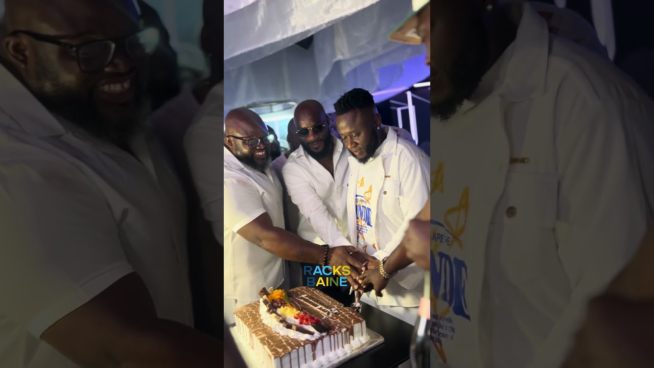 Вечеринка DJ Mensah all white 