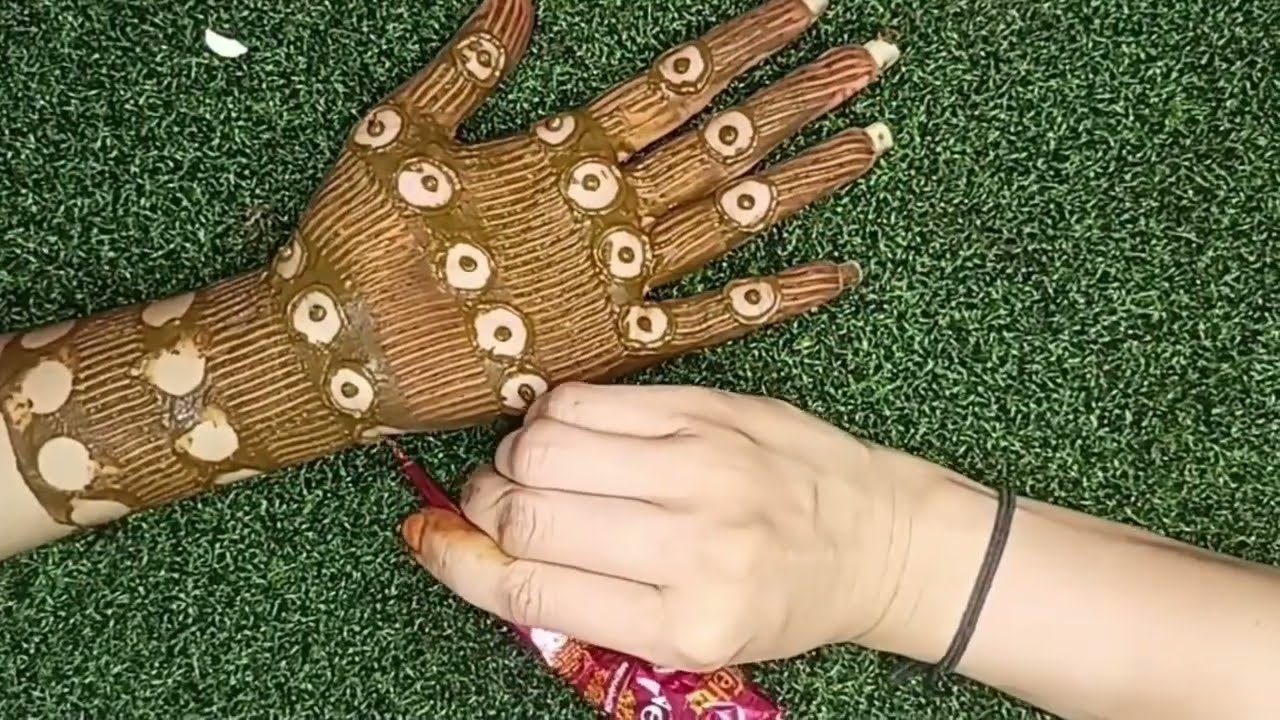 Very easy bindi and comb tricks henna design 👌😱😱