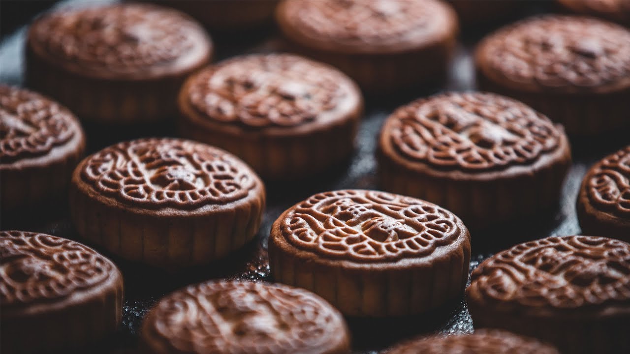 Moon cake is a must-eat dessert during the Mid-Autumn Festival in China, wh...