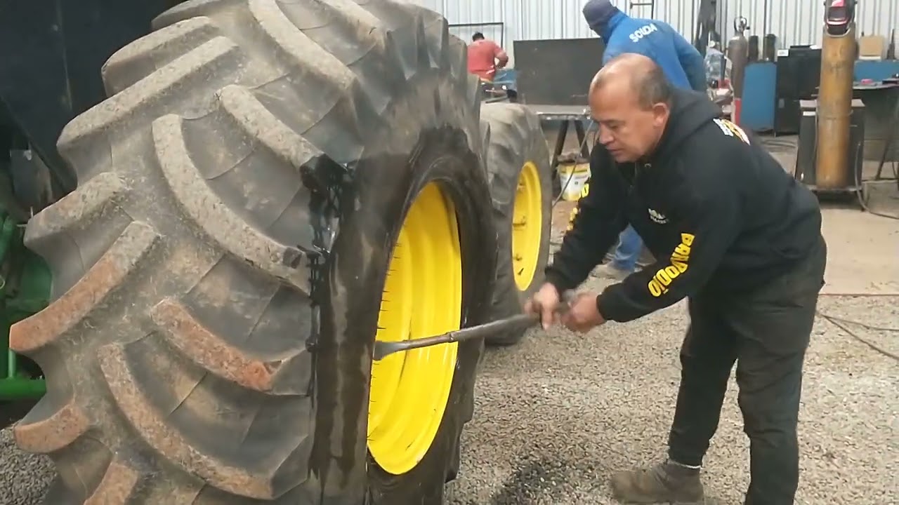 COMO DESMONTAR UM PNEU 23.1.30 SEM MÁQUINA, TUDO MANUAL | BORRACHARIA RODÃO