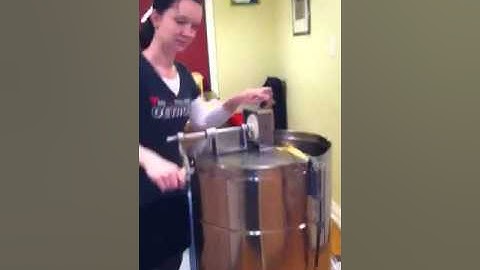 First time extracting honey - Video 1