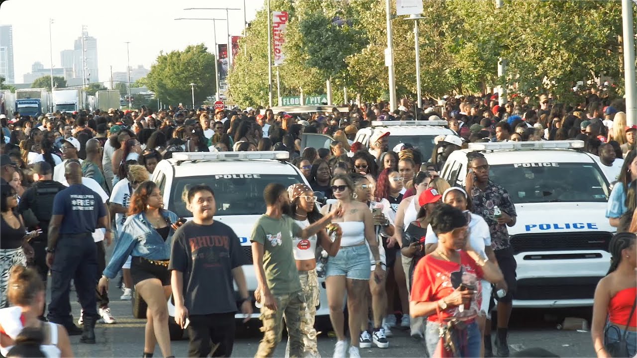 PT.2 CHAOS‼️ AT CHRIS BROWN PHILADELPHIA,PA SHOW AT CITIZENS BANK PARK STADIUM #BREEZYBOWLXX