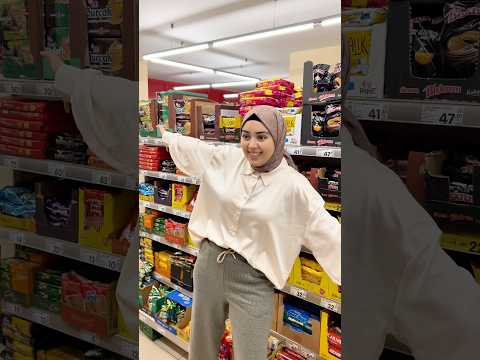 سما بدها عصير وبسكويت شوفو رماء البخيلة اش عملت عالم ريمو