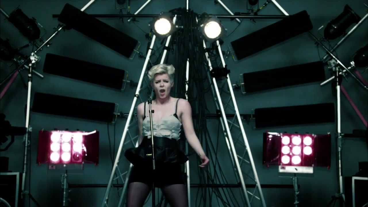 Dancing on my own aize danna max. Рингтон моя игра. Dancing on my own aize danna max. Dancing on my own aize danna max. Азалия гайнетдинова фото.