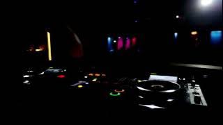 Download lagu DJ SINGGALANG OYAK KAPUAK VOKAL DIKE VS MISRAMOLAI DJ DAMONOK FEAT DJ ANDRO