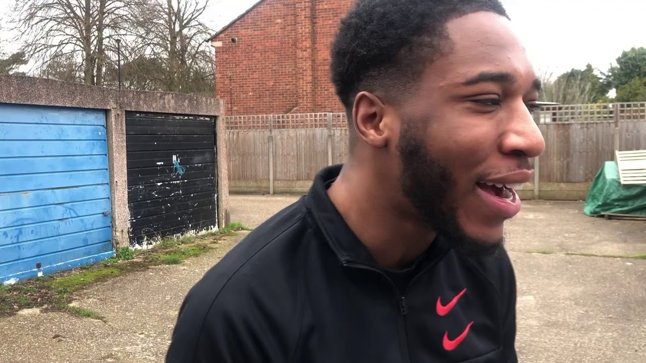 Когда Друг носит поддельную обувь