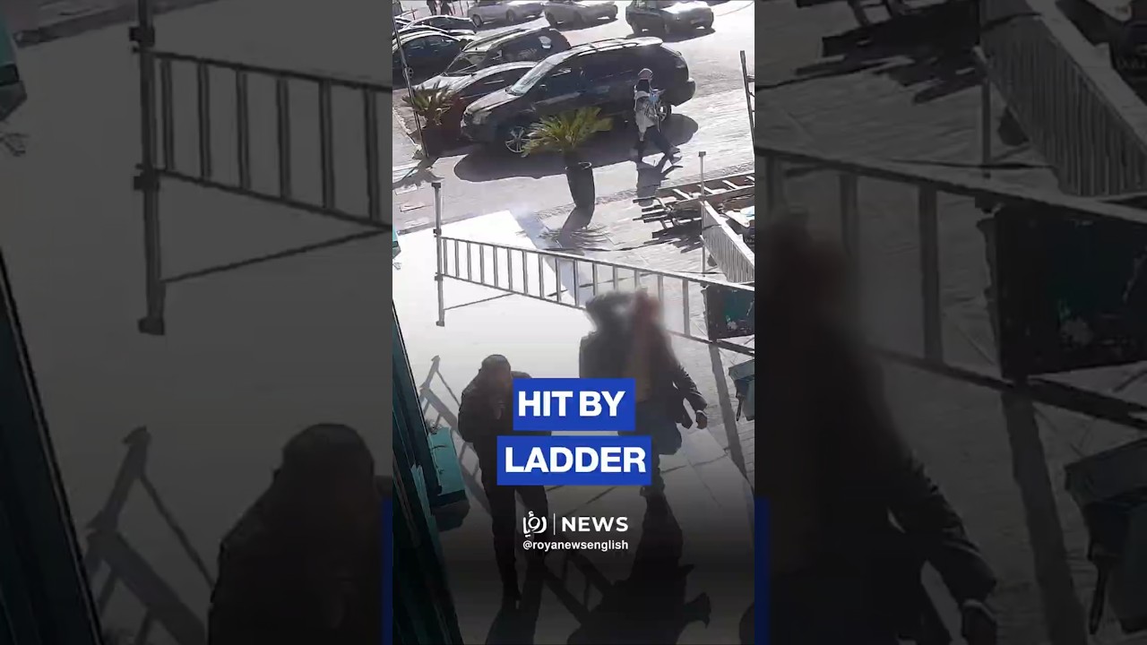 🇯🇴 Unfortunate: Ladder falls & hits passer-by in Amman