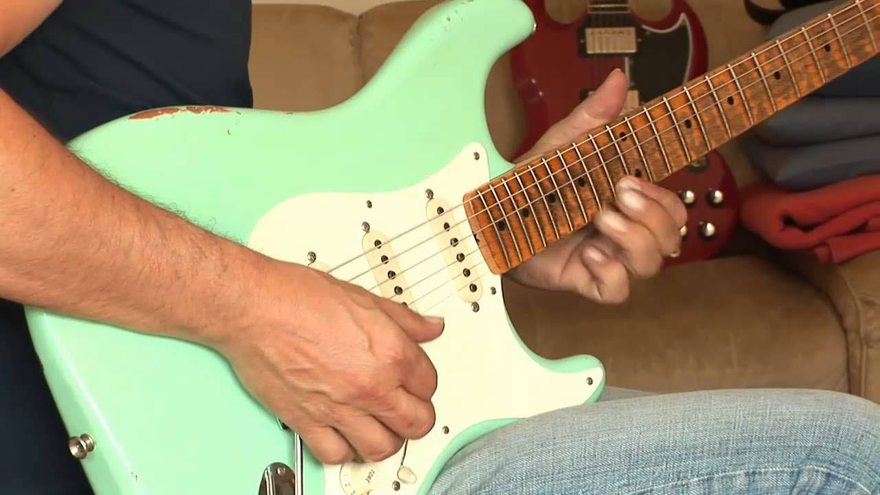 2011 Fender Custom Shop 1957 Stratocaster, relic, surf green - YouTube