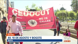 La marcha de los trabajadores se desarrolla en el centro de Quito