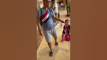 Trying the Trunki suitcase | RAK #trunki