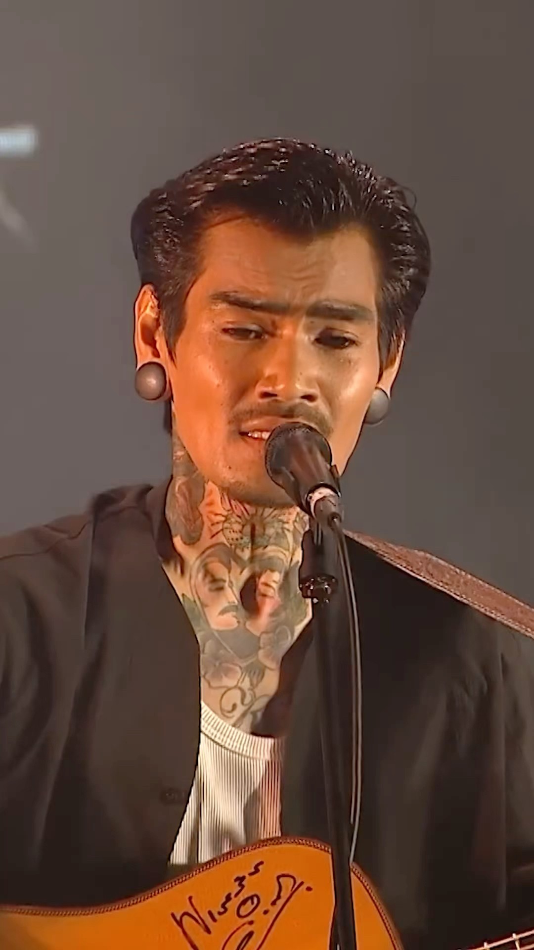 ใจเป็นนาย กายเป็นบ่าว - เล็ก รัชเมศฐ์ โชว์สดจากรายการ T-POP Stage #genieShorts