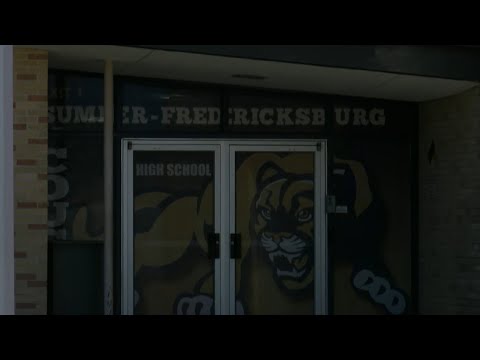 Sumner-Fredericksburg High School dismisses early after receiving a threat
