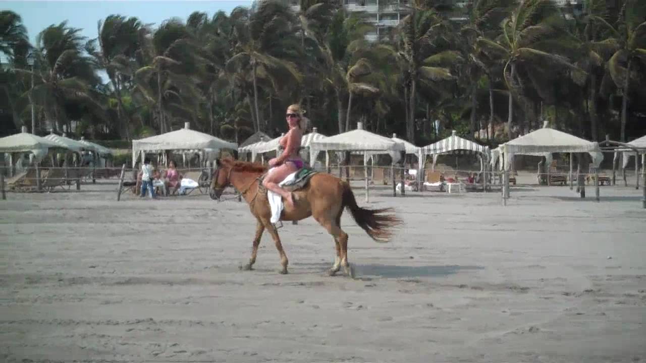 Taylor Wane in Acapulco