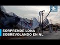 ¡De película! Enorme lona sobrevuela Monterrey por fuertes rachas de viento