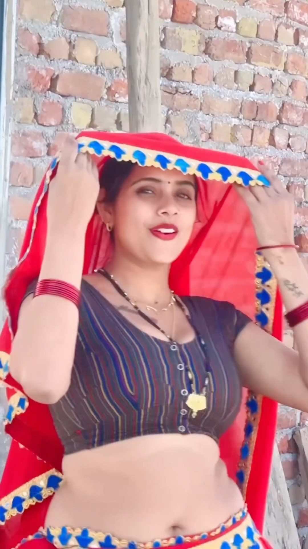 गोरे मुखड़े से घुँघता ?#shorts #meenu #trending #ytshorts