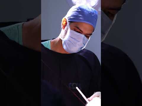 Cirugía de explantación mamaria y mastopexia con implantes