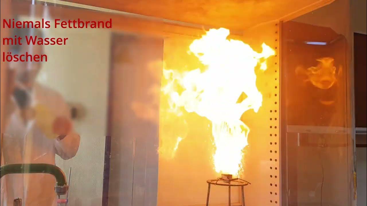 Brandschutz Fettbrand (nie mit Wasser) löschen Experimente mit Dittrich YouTube