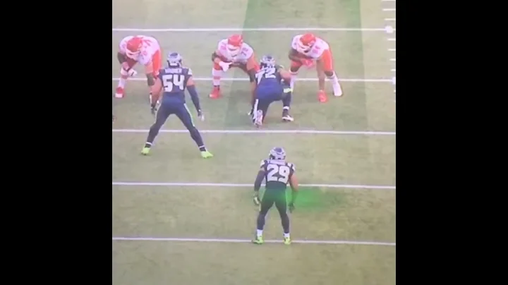 Earl Thomas demonstrating perfect tackling technique