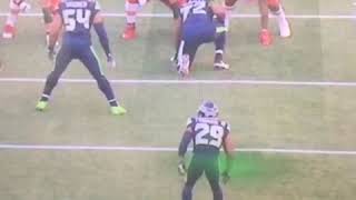Earl Thomas demonstrating perfect tackling technique