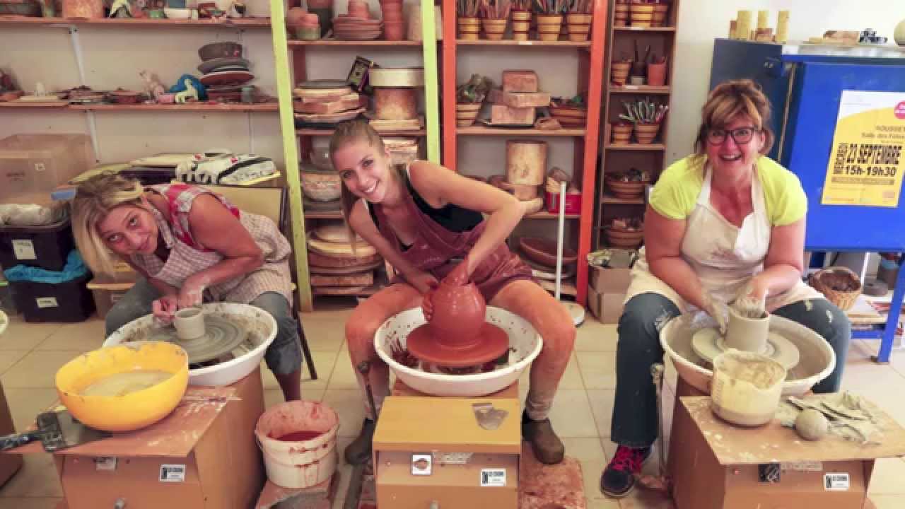 Atelier-école de poterie en Provence à Rousset pour enfants et adultes 