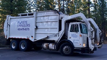 Autocar WX64 / E-Z Pack Hercules Commercial Front Loader Garbage Truck