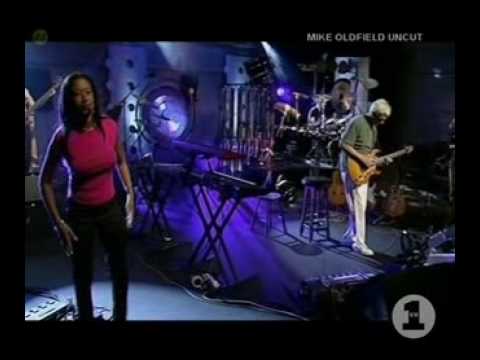 Mike Oldfield - Moonlight Shadow (live in VH1 studio)