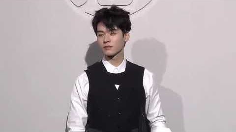 Gong Jun LV red carpet. cr: to the owner of the video